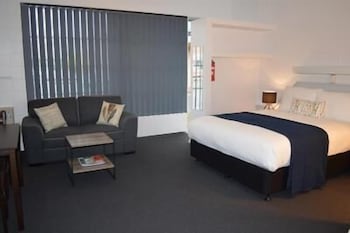Penguin Seaside Motel - Hervey Bay Accommodation 2