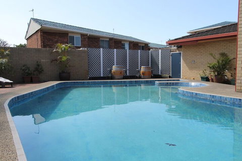 Toreador Motel - Hervey Bay Accommodation 2