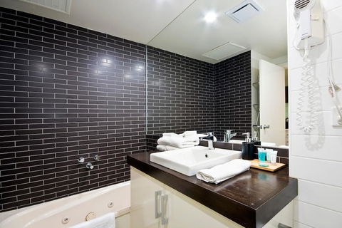 Lorne Bay View Motel - Hervey Bay Accommodation 3