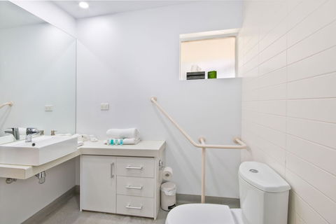 Lorne Bay View Motel - Hervey Bay Accommodation 1