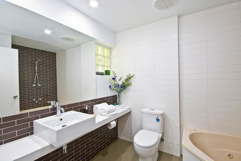 Lorne Bay View Motel - Hervey Bay Accommodation 2