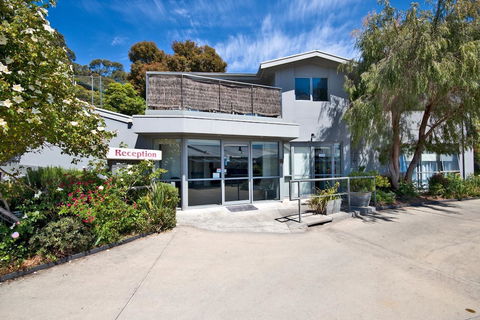 Lorne Bay View Motel - Hervey Bay Accommodation 0
