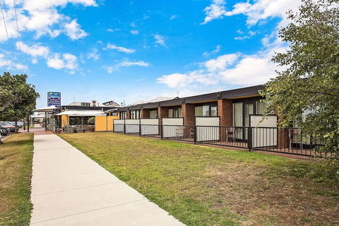 Comfort Inn Richmond Henty - Hervey Bay Accommodation 4