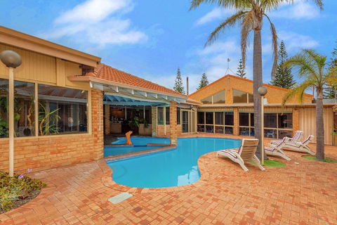 Comfort Inn Bay Of Isles - Hervey Bay Accommodation 1