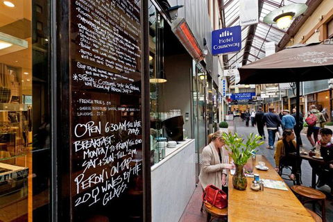 Hotel Causeway - Tourism Hervey Bay 0