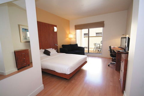 Ramada Encore Dandenong - Hervey Bay Accommodation 6
