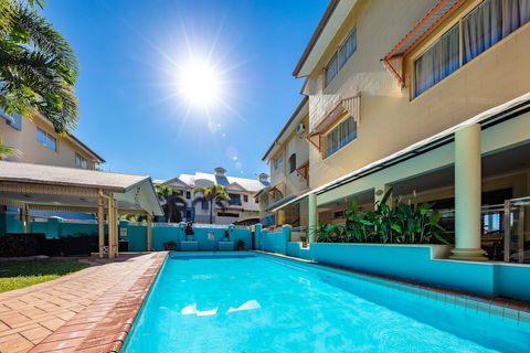 Cairns Queens Court - Tourism Hervey Bay 3