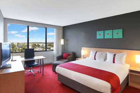 Holiday Inn Melbourne Airport, An IHG Hotel - Tourism Hervey Bay 5