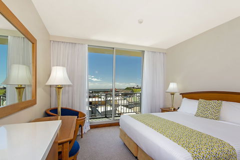 NOAH'S On The Beach - Hervey Bay Accommodation 4