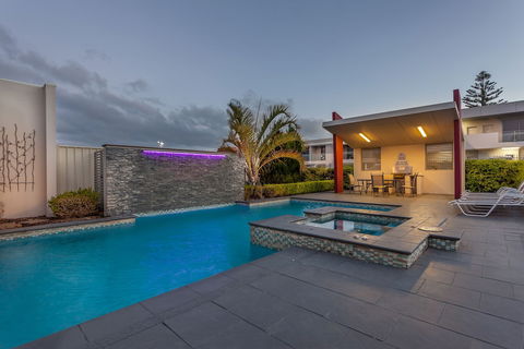 Platinum International - Tourism Hervey Bay 0