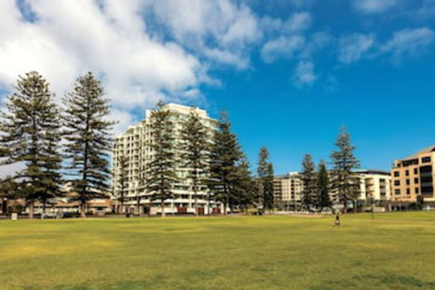 Oaks Glenelg Liberty Suites - Hervey Bay Accommodation 0