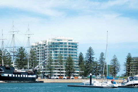 Oaks Glenelg Liberty Suites - Hervey Bay Accommodation 2