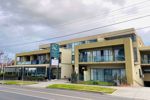 Quality Hotel Bayside Geelong - Hervey Bay Accommodation 1