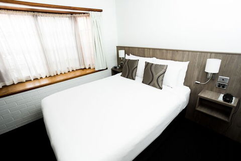 Bay Hotel Apartments - Hervey Bay Accommodation 6