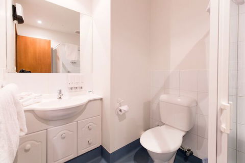 Bay Hotel Apartments - Hervey Bay Accommodation 7
