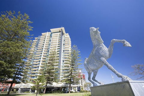 Mantra Broadbeach On The Park - Hervey Bay Accommodation 2