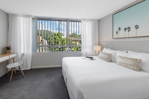 Oaks Nelson Bay Lure Suites - Hervey Bay Accommodation 3