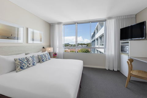 Oaks Nelson Bay Lure Suites - Hervey Bay Accommodation 7