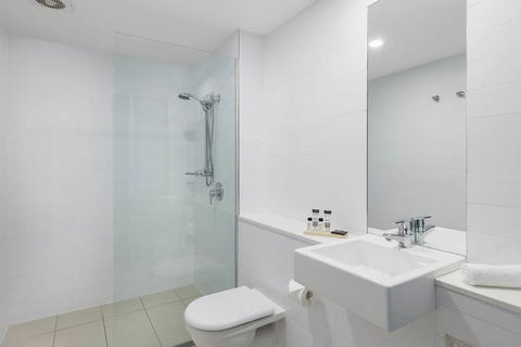 Oaks Nelson Bay Lure Suites - Hervey Bay Accommodation 5