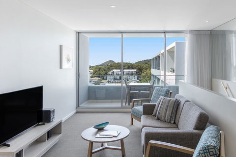 Oaks Nelson Bay Lure Suites - Hervey Bay Accommodation 4