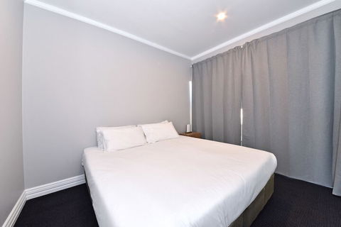 Mullaloo Beach Hotel & Apartments - Hervey Bay Accommodation 2