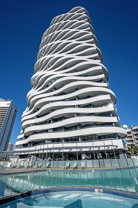 The Wave Resort - Tourism Hervey Bay 0