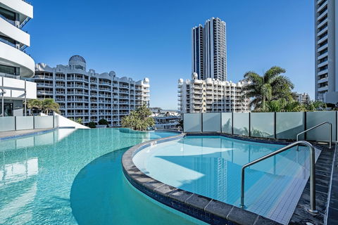 The Wave Resort - Tourism Hervey Bay 4