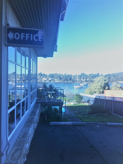 Waterfront Lodge Motel - Hervey Bay Accommodation 3