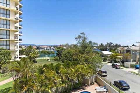 Budds Beach Apartments - Hervey Bay Accommodation 1