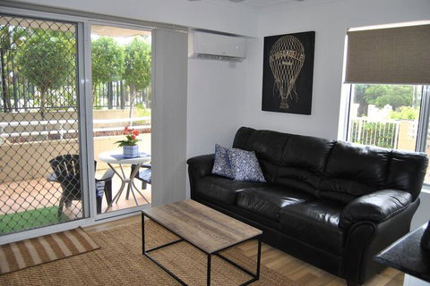 Budds Beach Apartments - Hervey Bay Accommodation 4