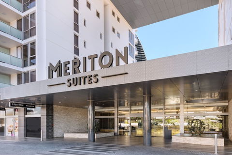 Meriton Suites Broadbeach, Gold Coast - Hervey Bay Accommodation 1