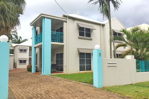 The Reef Retreat - Hervey Bay Accommodation 2