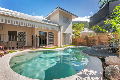The Villas Palm Cove - Hervey Bay Accommodation 2