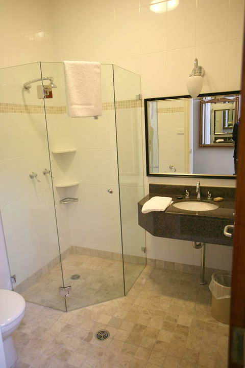 Darcys Hotel At Homebush - Tourism Hervey Bay 6