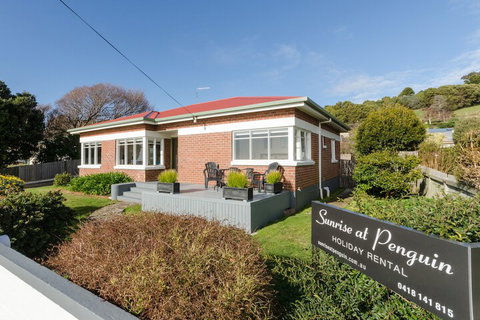 Sunrise At Penguin - Hervey Bay Accommodation 4