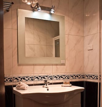 Carlyle House B & B - Hervey Bay Accommodation 2