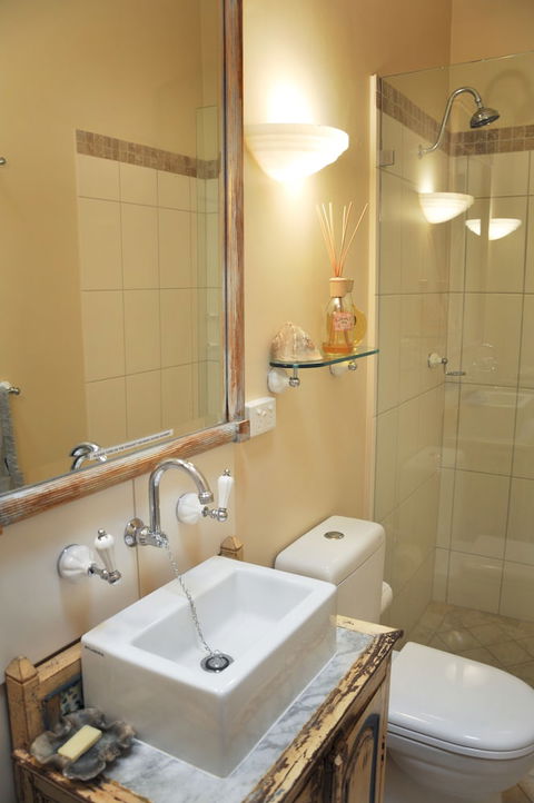 Athelney Cottage - Tourism Hervey Bay 1