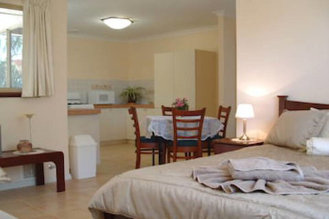 The Nosh & Nod - Avon Terrace - Hervey Bay Accommodation 4