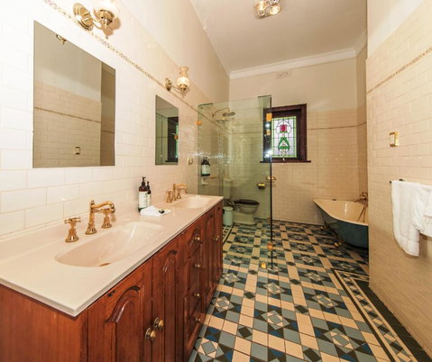 Barossa Vineyard Guesthouse - Hervey Bay Accommodation 2
