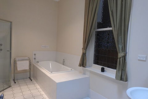 Barossa Best - Hervey Bay Accommodation 4