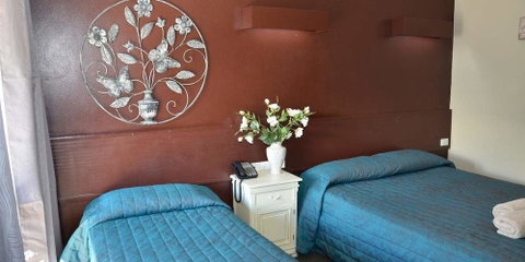 Warwick Motor Inn - Hervey Bay Accommodation 0