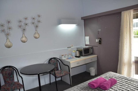 Warwick Motor Inn - Hervey Bay Accommodation 4