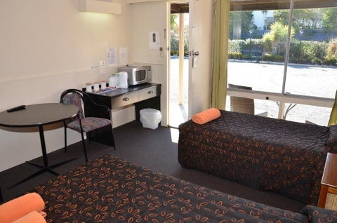 Warwick Motor Inn - Hervey Bay Accommodation 1