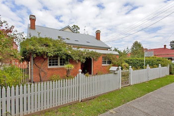 Rose Cottage - Historic Luxury - Hervey Bay Accommodation 0