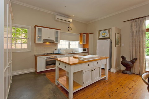Rose Cottage - Historic Luxury - Hervey Bay Accommodation 1