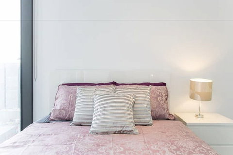 C3CBD Melbourne Apartment - Tourism Hervey Bay 4