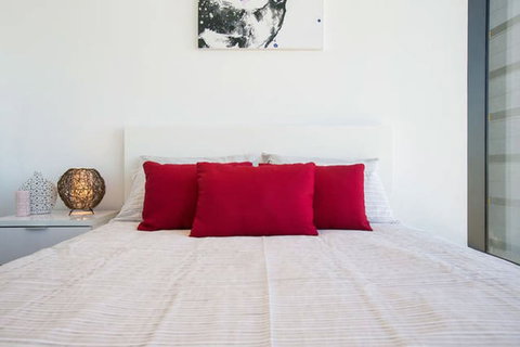 C3CBD Melbourne Apartment - Tourism Hervey Bay 7