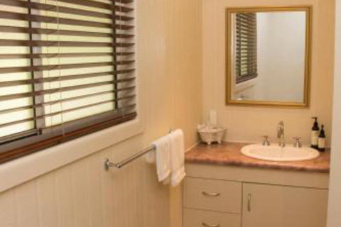 Chilverton Cottages & Restaurant - Tourism Hervey Bay 3