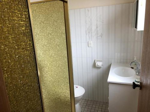 Unit 2 Ballingalla Apartments - Hervey Bay Accommodation 5