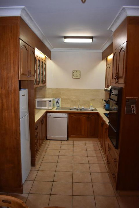 Unit 2 Ballingalla Apartments - Hervey Bay Accommodation 2